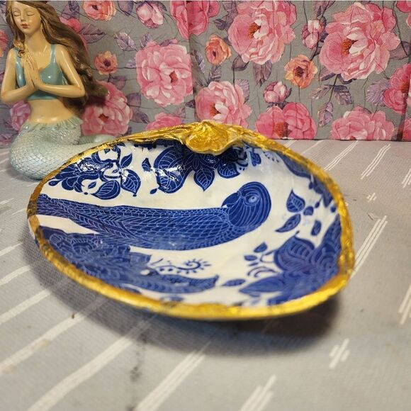 DECOUPAGE CLAM SHELL DECOUPAGE BLUE BIRD ON A CLAM SHELL TRINKET DISH - Picture 7 of 10